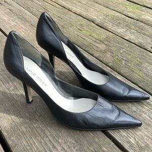 Nine West vintage black leather pointy toe heels size 6